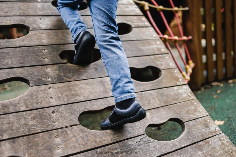 Be Lenka kindersneakers op blote voeten - vloeiend 08T6T200 houtskool & zwart
